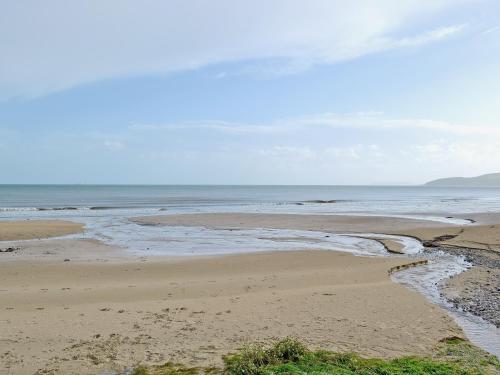 a beach with the ocean in the background at The Barnsdale in Amlwch