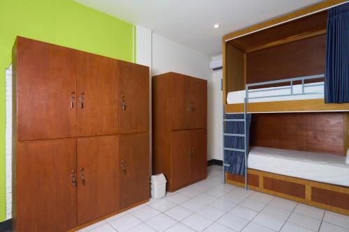 Postel nebo postele na pokoji v ubytování Attara Hostel Senggigi
