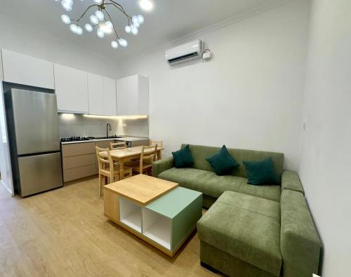 Η κουζίνα ή μικρή κουζίνα στο Nova Charm Apartments - Modern Comfort in the Heart of Tbilisi Old Town