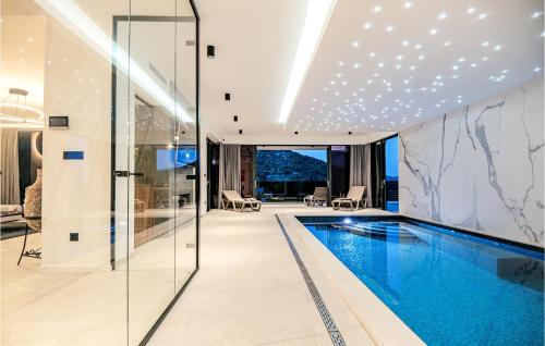 Luxurious Home In Marina With Sauna