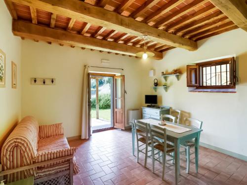 Apartment in a modern holiday home in Anghiariにあるシーティングエリア