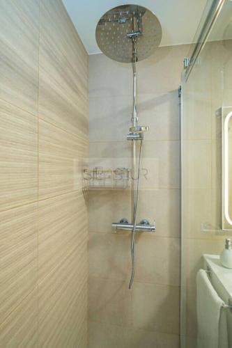 a shower with a shower head in a bathroom at Avalón I By Silastur in Villaviciosa