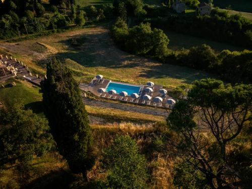 an aerial view of a house with a swimming pool at Agriturismo Il Sarale - Umbria in Città di Castello