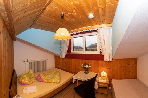Postel nebo postele na pokoji v ubytování Haus Rosemarie