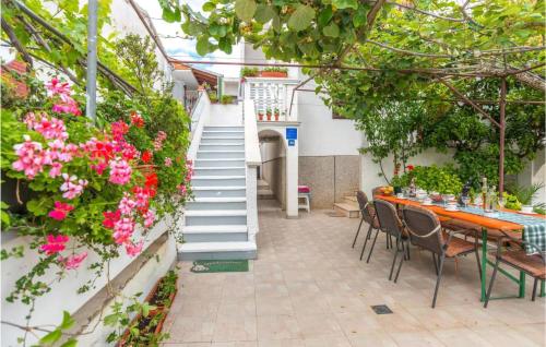 1 Bedroom Cozy Apartment In Biograd