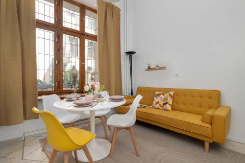 Charming Apartment with Mezzanine near Old Town in Cracow by Noclegi Renters