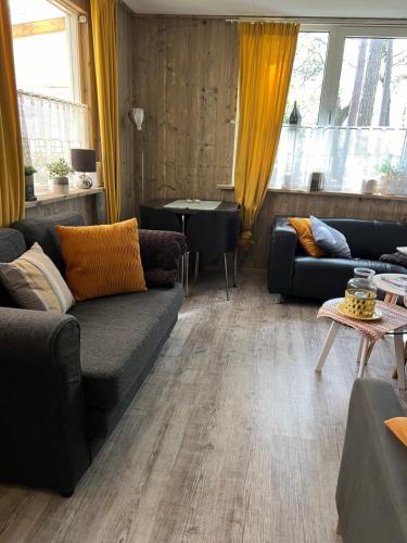 Φωτογραφία από το άλμπουμ του Ruime Chalet i/h bos met grote tuin en zwembad σε Enschede