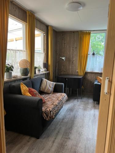 Φωτογραφία από το άλμπουμ του Ruime Chalet i/h bos met grote tuin en zwembad σε Enschede