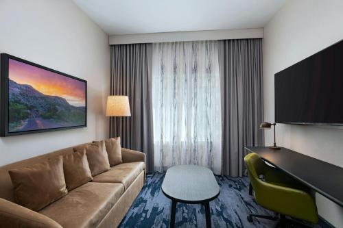 TV a/nebo společenská místnost v ubytování Fairfield Inn & Suites Austin Downtown