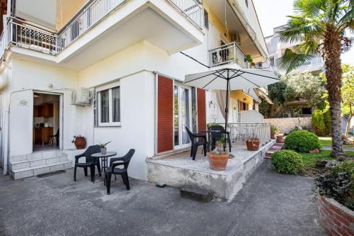 Το κτήριο όπου στεγάζεται  η παραθεριστική κατοικία