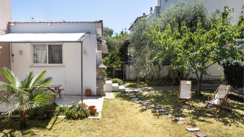 Κήπος έξω από το Sun Ray Apartments Thassos