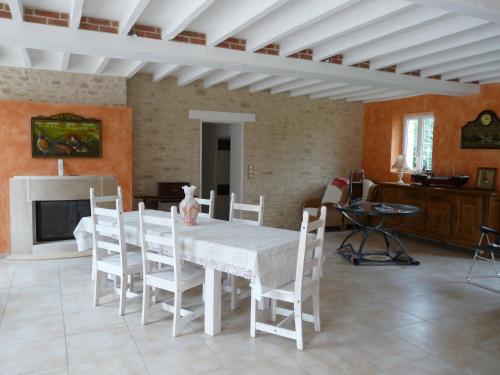 Khu vực ghế ngồi tại Gite de Villaine