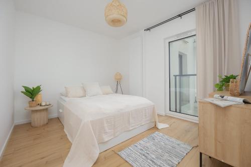 Modern and Comfortable Studios with Smart TVs near PGE by Noclegi Renters