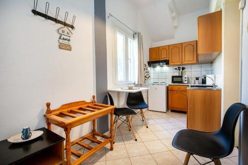 Η κουζίνα ή μικρή κουζίνα στο Sun Ray Apartments Thassos