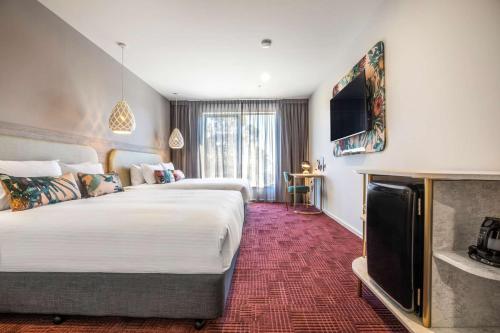 Una cama o camas en una habitación de Nightelier Carrum Downs Sands Hotel