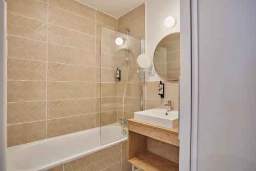 a bathroom with a sink and a shower at Résidence Odalys Riviera in Hyères