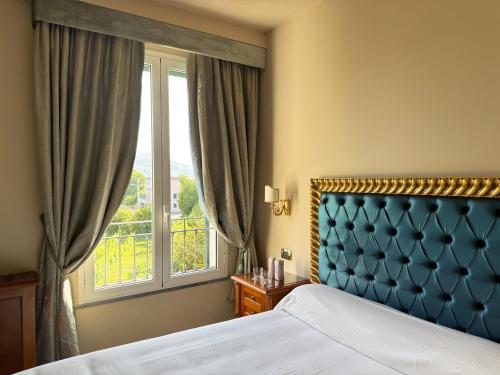 Katil atau katil-katil dalam bilik di Sarzana Park Hotel