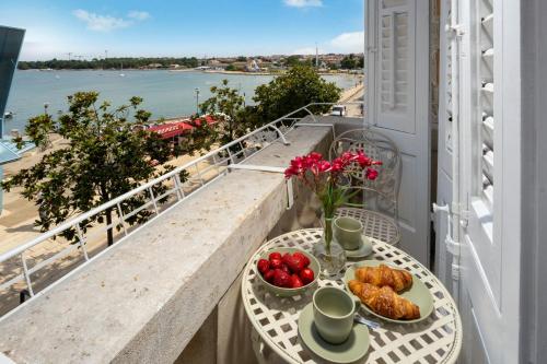 Romeo and Juliet Apartment with Balcony and Sea View