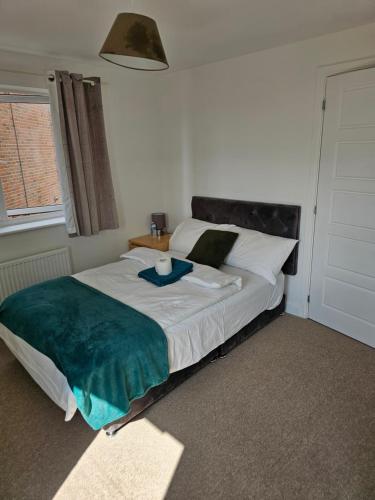 Stay in Doubleroom with professionals, Neat, Cosy - Dartford Centralにあるベッド