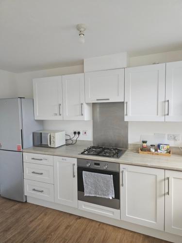 Stay in Doubleroom with professionals, Neat, Cosy - Dartford Centralにあるキッチンまたは簡易キッチン