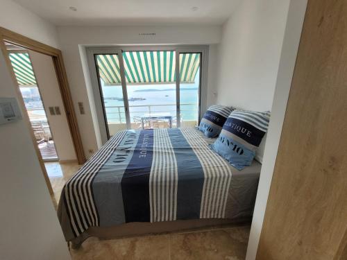 a bedroom with a bed with a view of the ocean at Splendide Vue Mer in Sainte-Maxime