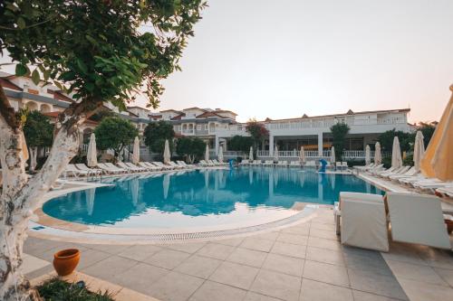 Πισίνα στο ή κοντά στο Viking Garden Hotel
