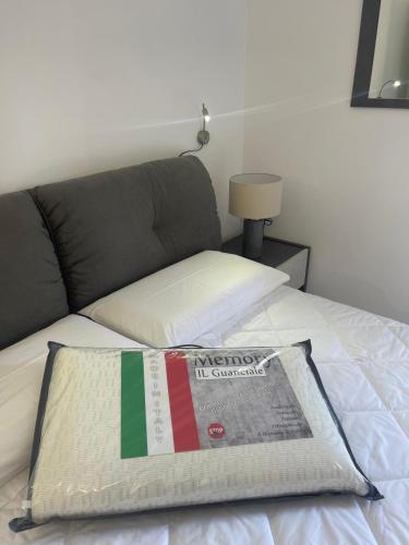 a bed with a magazine sitting on top of it at Appartamenti Trillionaire in Rivoli