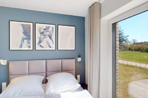 Una cama o camas en una habitación de Lighthouse Duhner Spitze - W03