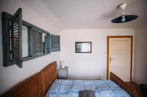 a bedroom with a bed and a window at Holiday Home Elizabeth in Svojek