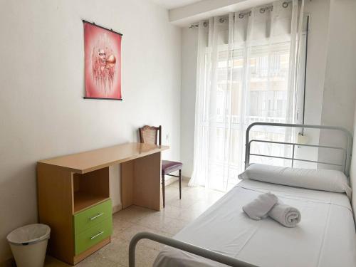A bed or beds in a room at Habitación Individual con terraza
