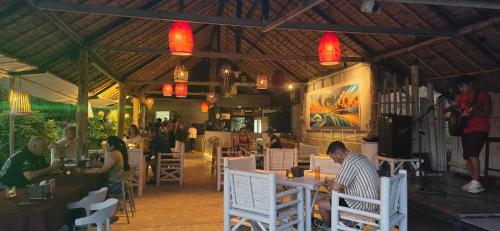 Εστιατόριο ή άλλο μέρος για φαγητό στο Krabi Sea View Orchid Beach room