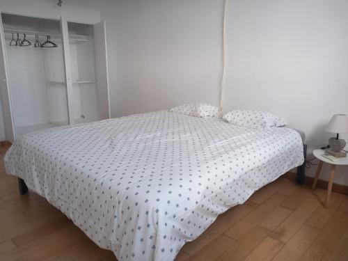 a bedroom with a bed with a white comforter at Lake best view - Amiral 21 in Erpion