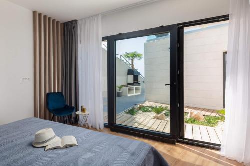 Villa Lijub Seafront - 4 Bedroom Villa - Stunning Sea Views - Gym And Wifi