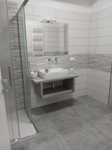 a bathroom with a sink and a shower at LaVenere da Gigi e Patty in San Salvo