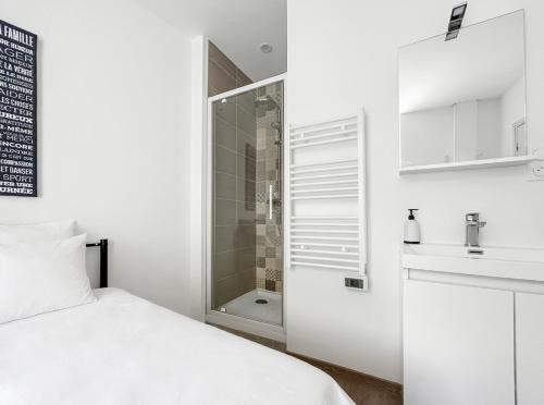 Ένα μπάνιο στο T2 cosy avec terrasse privée à Montluçon