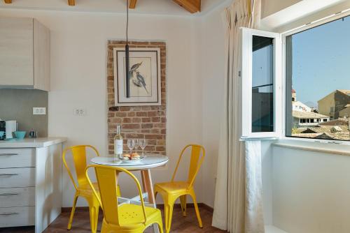 Köök või kööginurk majutusasutuses Tobacco House Suites