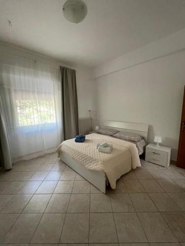a bedroom with a bed and a window at Al Civico 1 in Villa D'agri
