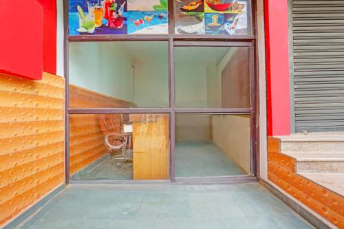a reflection of a room in a glass window at FabExpress Yadhuvanshi Dhaam- 900m from Prem Mandir and Iskcon Temple in Vrindāvan
