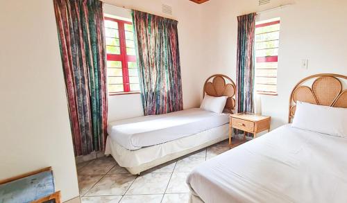 Ένα ή περισσότερα κρεβάτια σε δωμάτιο στο King's Palace Self Catering Apartments