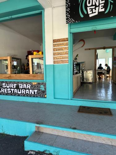 Sijil, anugerah, tanda atau dokumen lain yang dipamerkan di Beautique Studios 45