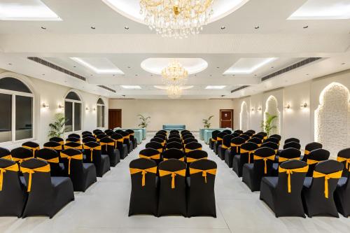 Ruang duduk di Sterling GK Exotica Dehradun