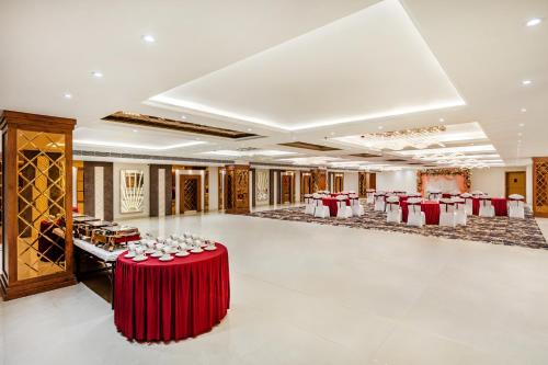 Restoran atau tempat lain untuk makan di Sterling GK Exotica Dehradun
