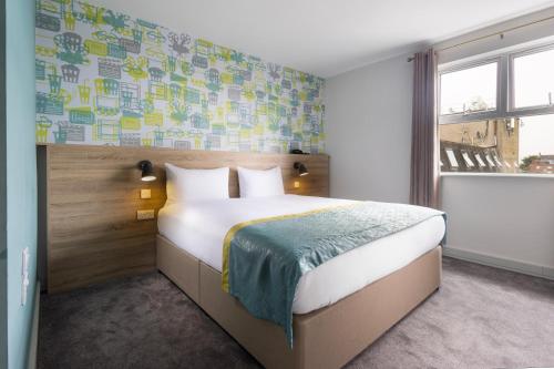 Ένα ή περισσότερα κρεβάτια σε δωμάτιο στο The Camden Street Hotel