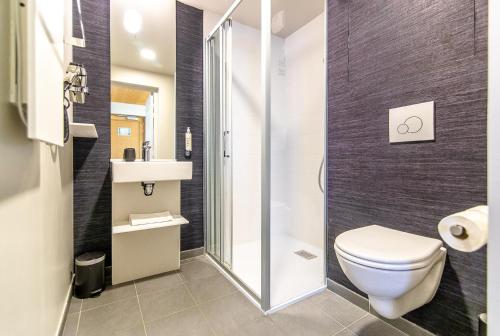 Bilik mandi di thecamp Hôtel & Lodges - Aix en Provence