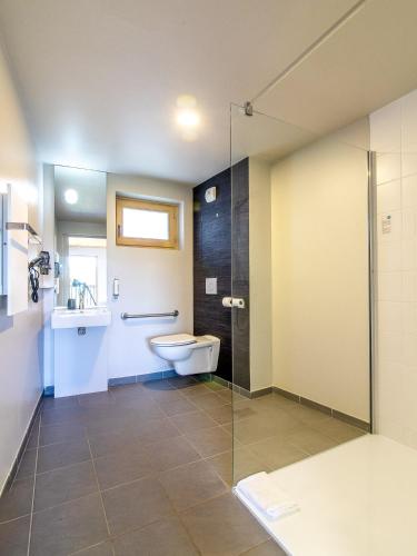 Bilik mandi di thecamp Hôtel & Lodges - Aix en Provence