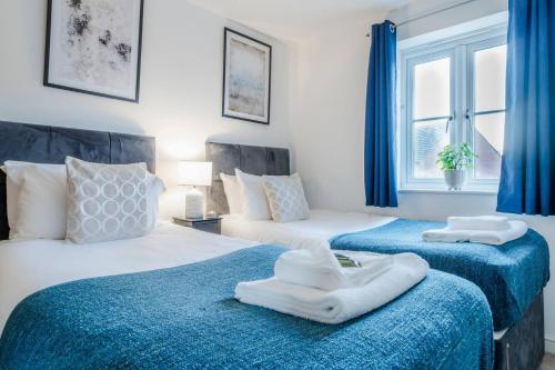 Katil atau katil-katil dalam bilik di Wootton Perfect For Long Stays 3 Bedroom Parking
