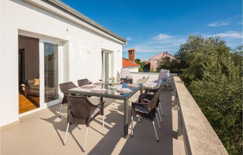 Beach Front Apartment In Vir With Wifi