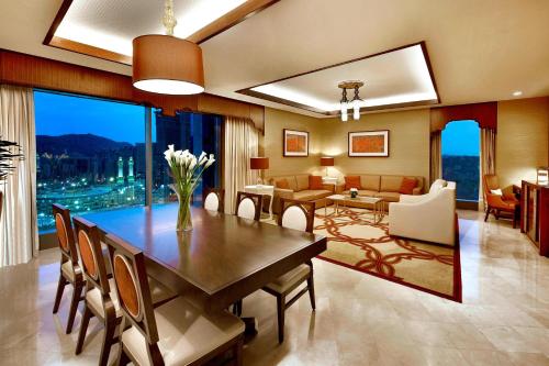 Bazén v ubytování Marriott Hotel Jabal Omar Makkah nebo v jeho okolí