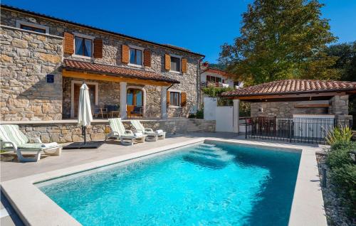 Luxurious Home In Plomin