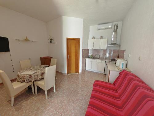 Kuchyň nebo kuchyňský kout v ubytování Apartmani Cvjet APP 3